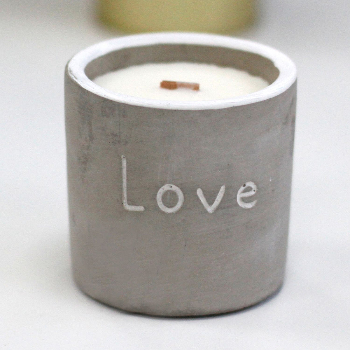 Med Concrete Soy Candle - Love - Purple Fig & Casis - Spiru-shop.nl