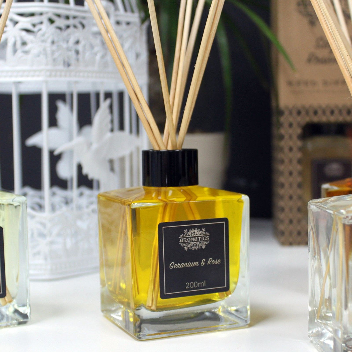 200ml Geranium & Rose Essential Oil Reed Diffuser - Spiru-shop.nl