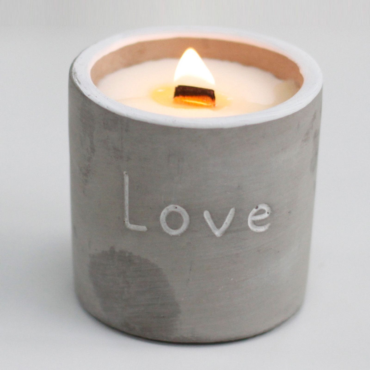 Med Concrete Soy Candle - Love - Purple Fig & Casis - Spiru-shop.nl