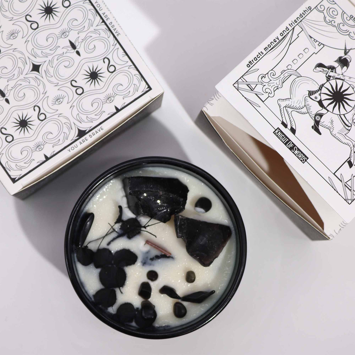 Hop Hare Crystal Magic Flower Candle - The King of Swords - Spiru-shop.nl