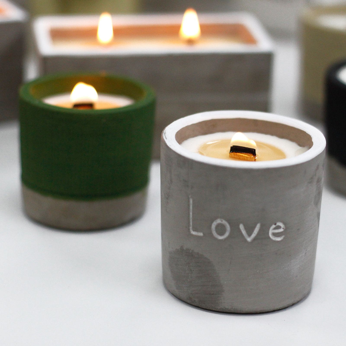 Med Concrete Soy Candle - Love - Purple Fig & Casis - Spiru-shop.nl