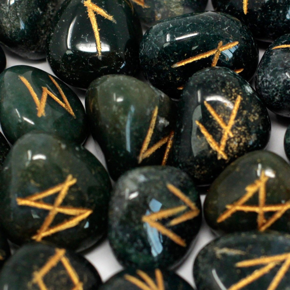 Runes Stone Set in Pouch - Bloodstone - Spiru-shop.nl