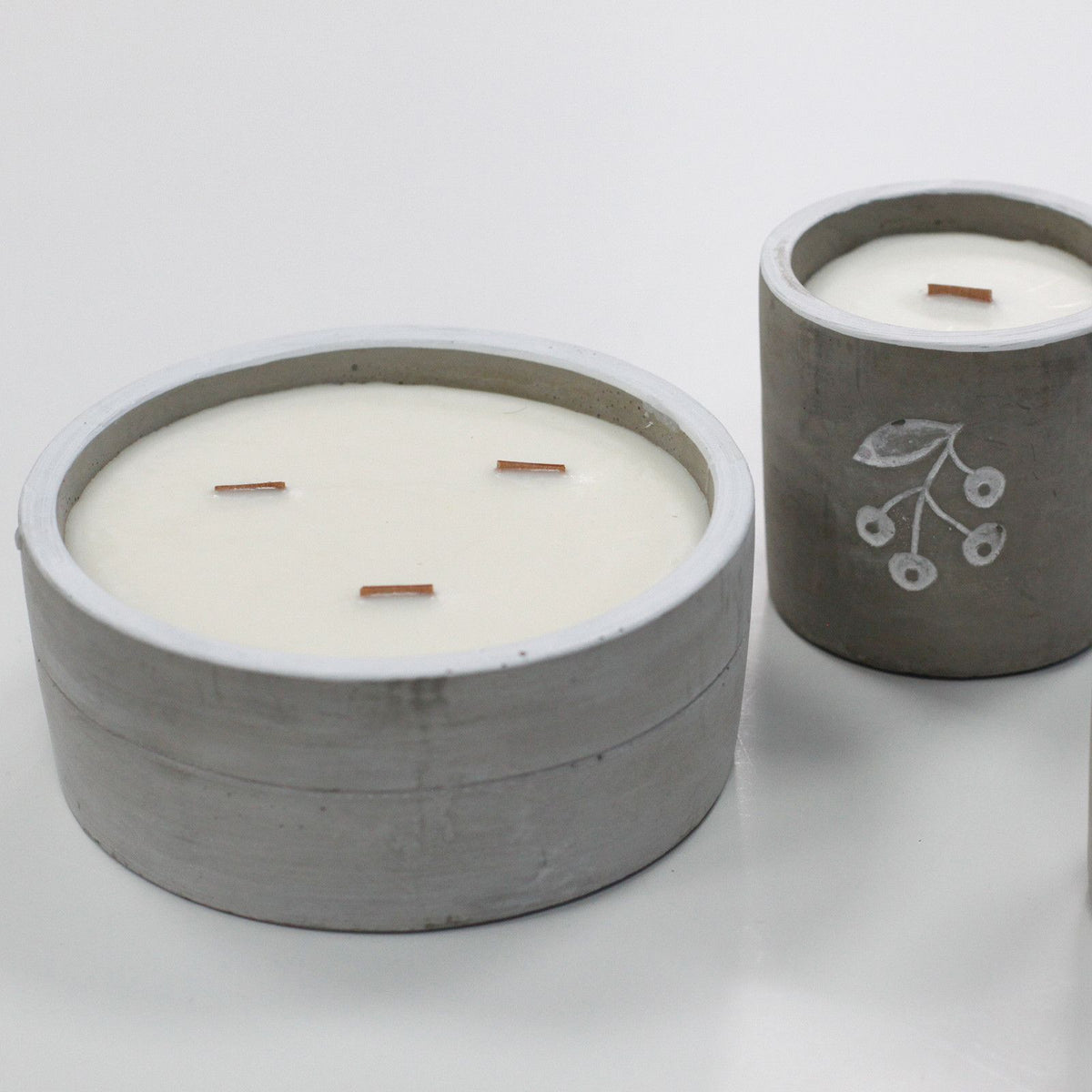 Large Concrete Soy Candle - Crushed Vanilla & Orange - Spiru-shop.nl