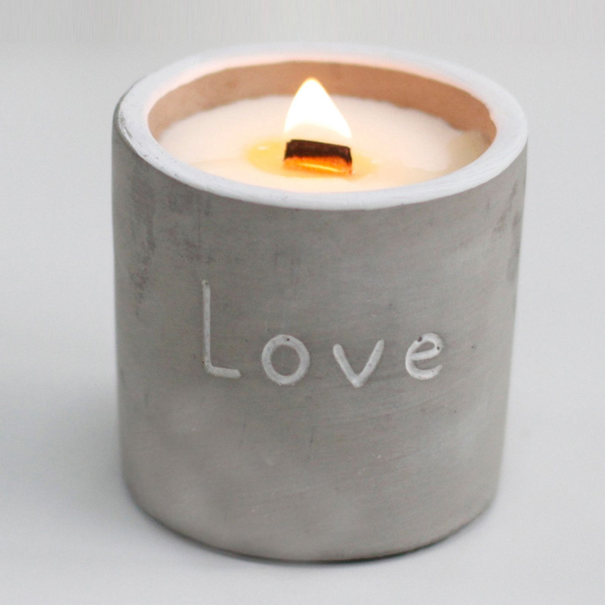 Med Concrete Soy Candle - Love - Purple Fig & Casis - Spiru-shop.nl