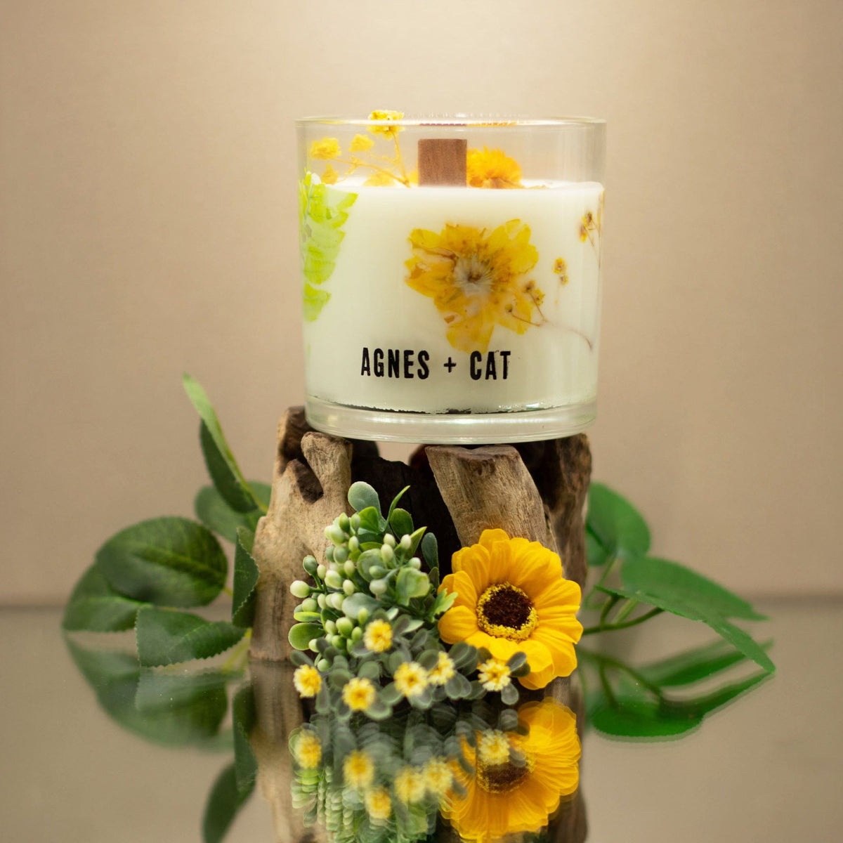 Agnes + Cat Botanical Soy Wax Candle - Rydal Oudh - Spiru-shop.nl