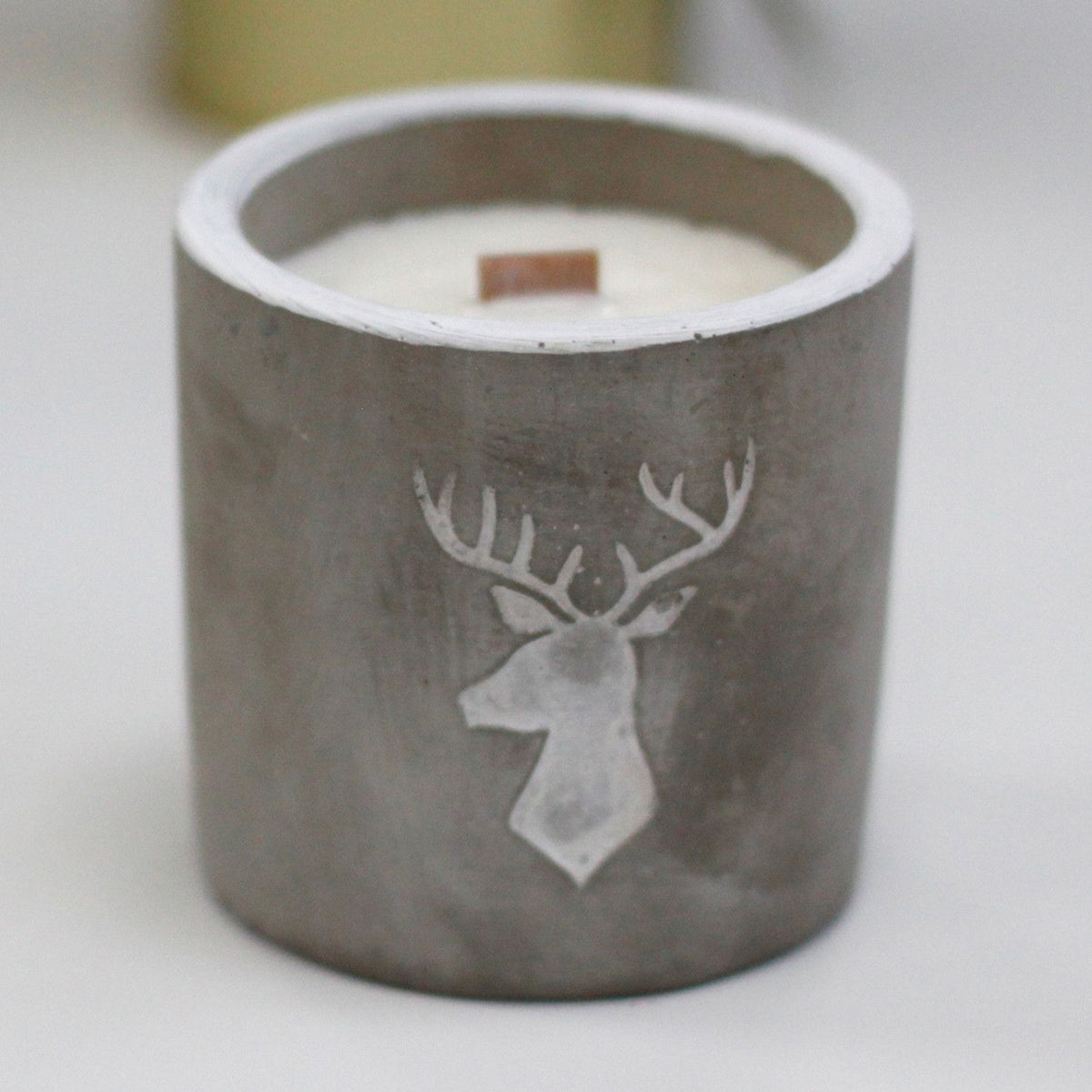 Med Concrete Soy Candle - Stag Head - Whiskey & Woodsmoke - Spiru-shop.nl