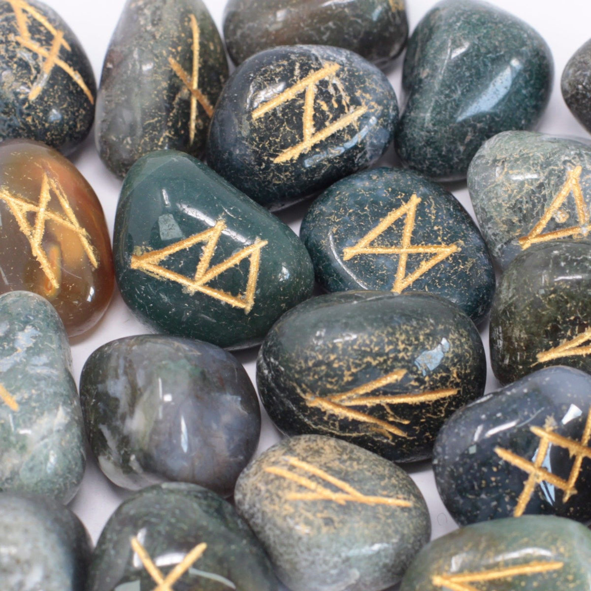 Runes Stone Set in Pouch - Moss Agate - Spiru-shop.nl