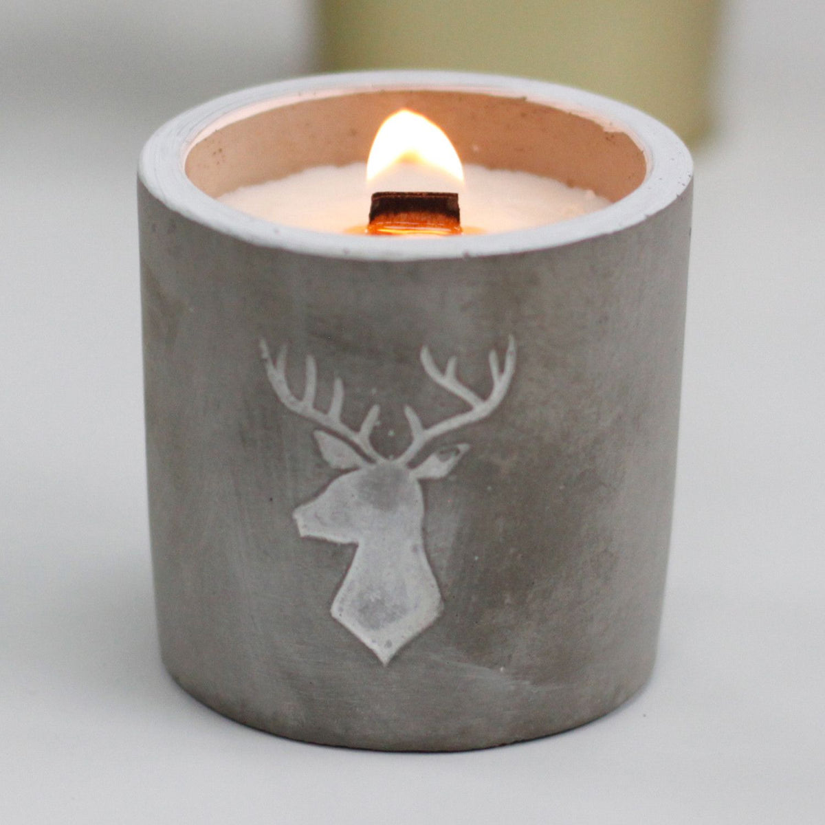 Med Concrete Soy Candle - Stag Head - Whiskey & Woodsmoke - Spiru-shop.nl