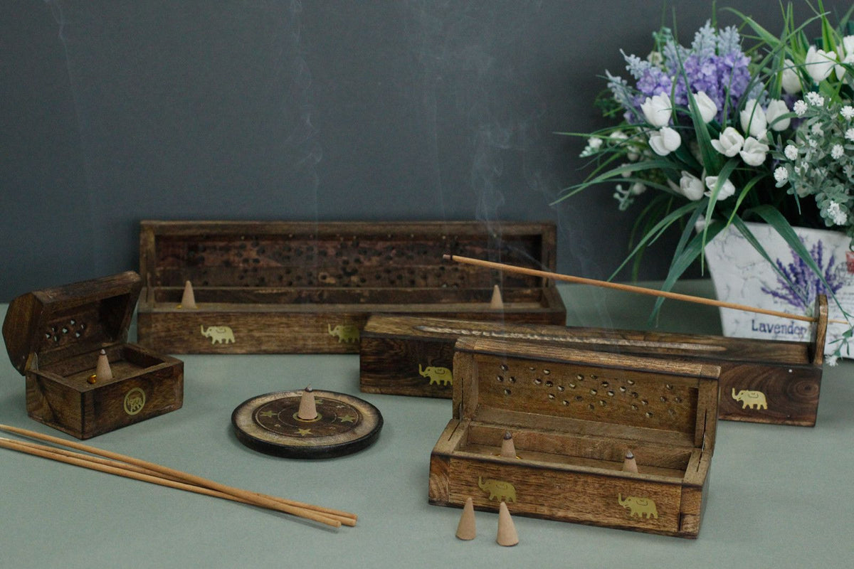 Mango Wood Incense Box - Assorted - Spiru-shop.nl