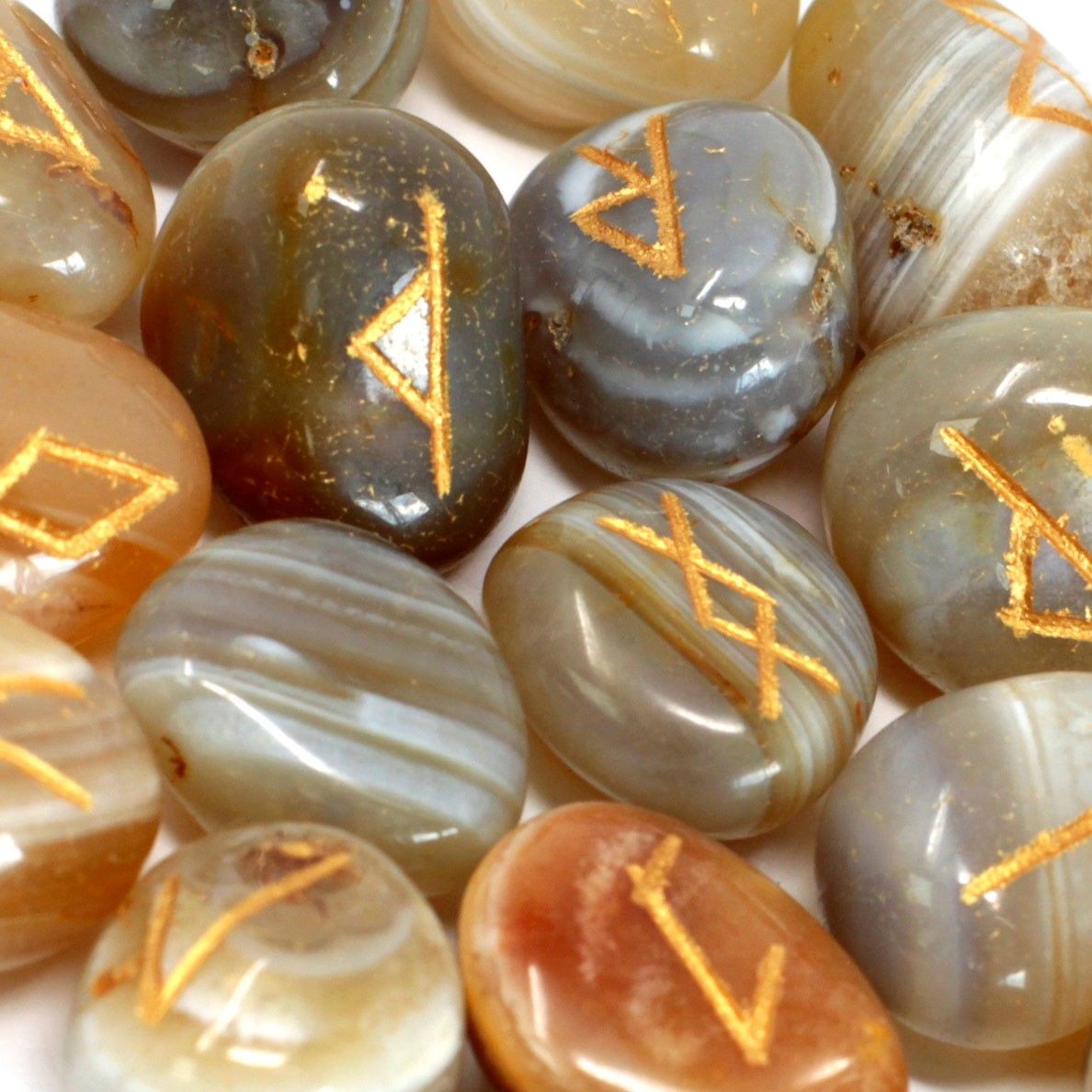 Runes Stone Set in Pouch - Banded Agate - Spiru-shop.nl
