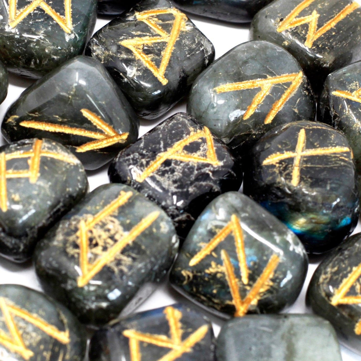 Runes Stone Set in Pouch - Labradorite - Spiru-shop.nl