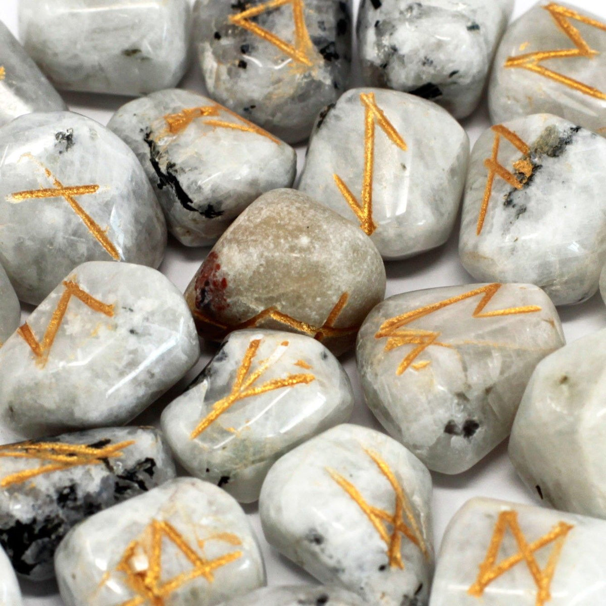 Runes Stone Set in Pouch - Rainbow Moonstone - Spiru-shop.nl