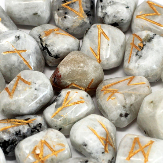 Runes Stone Set in Pouch - Rainbow Moonstone - Spiru-shop.nl